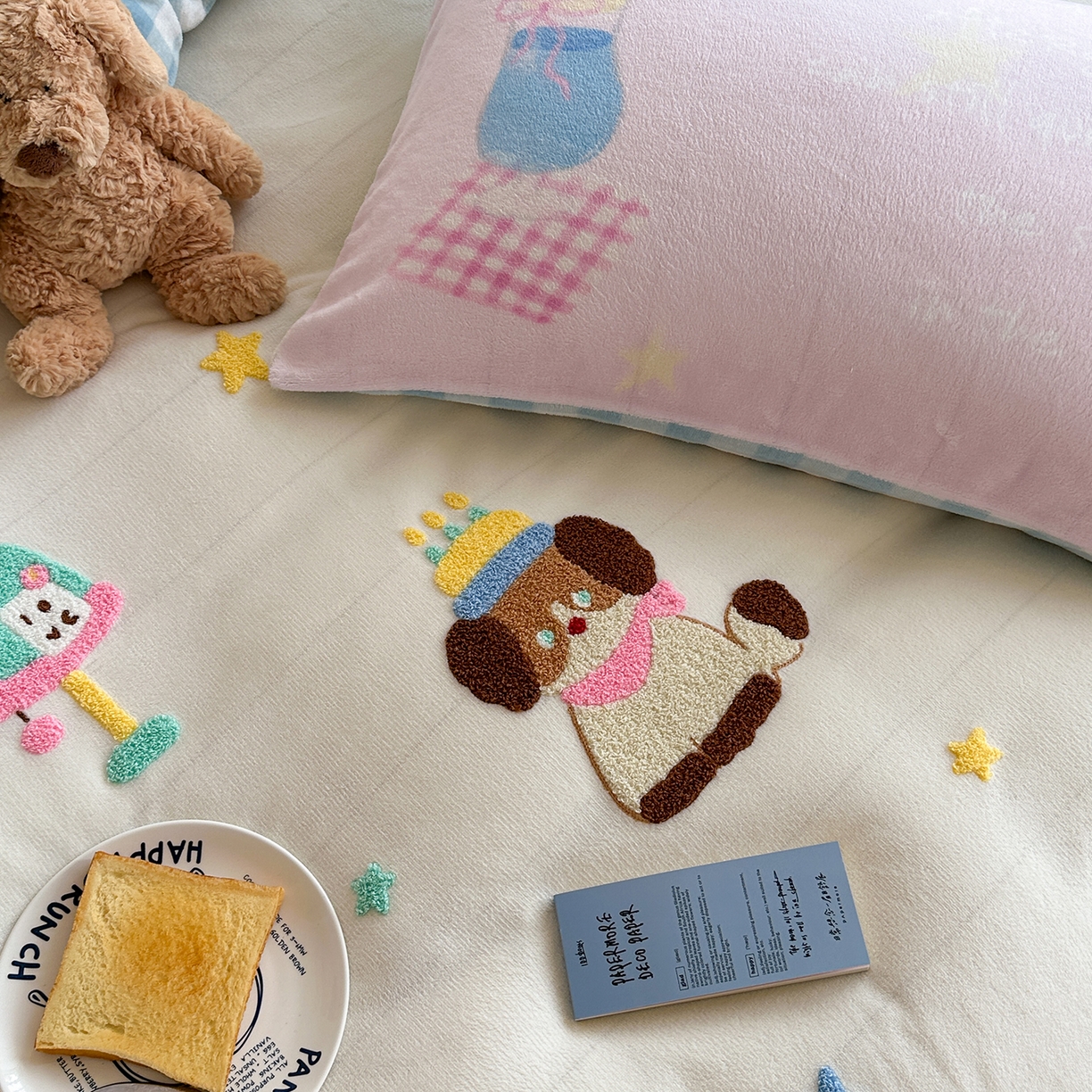 91家纺网 家纺一手货源 找家纺 美乐迪家纺 2025新款牛奶绒卡通绣花四件套 小狗的世界