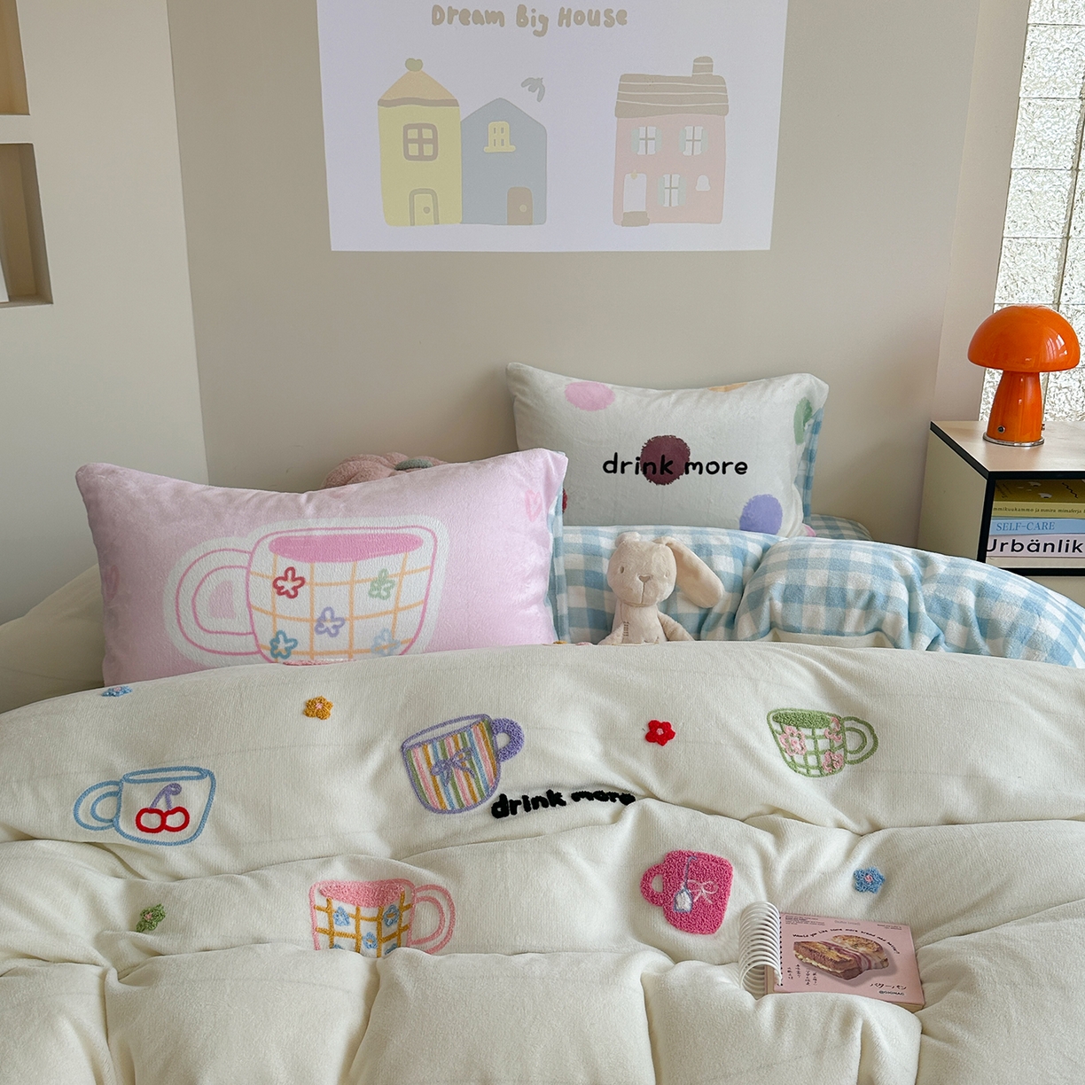 91家纺网 家纺一手货源 找家纺 美乐迪家纺 2025新款牛奶绒卡通绣花四件套 彩点杯语