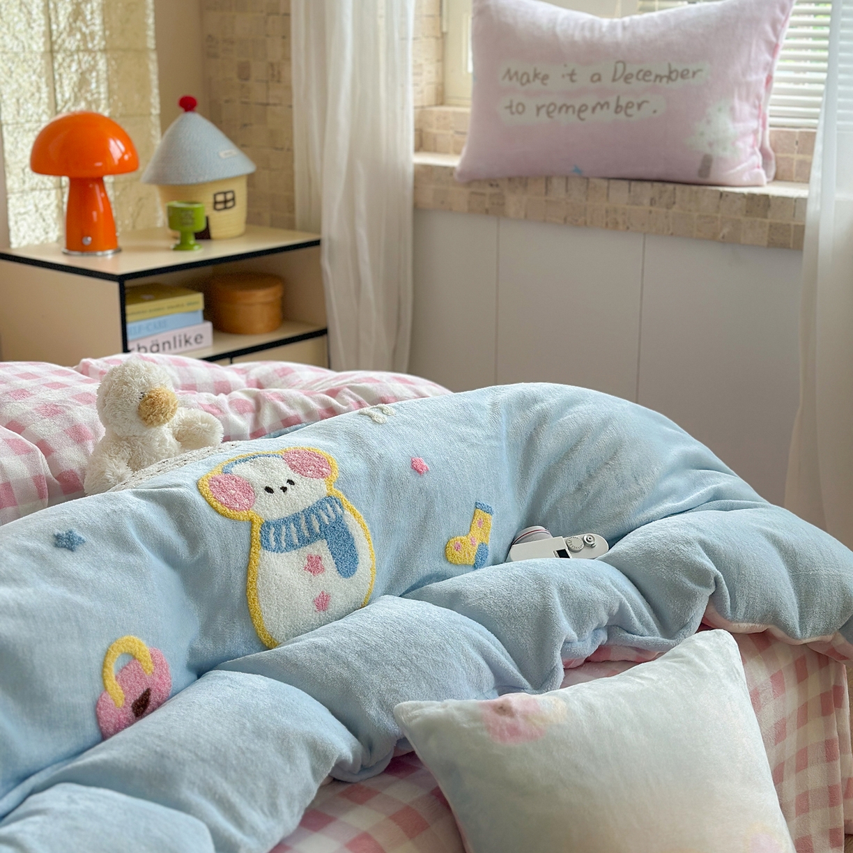 91家纺网 家纺一手货源 找家纺 美乐迪家纺 2025新款牛奶绒卡通绣花四件套 雪人童话