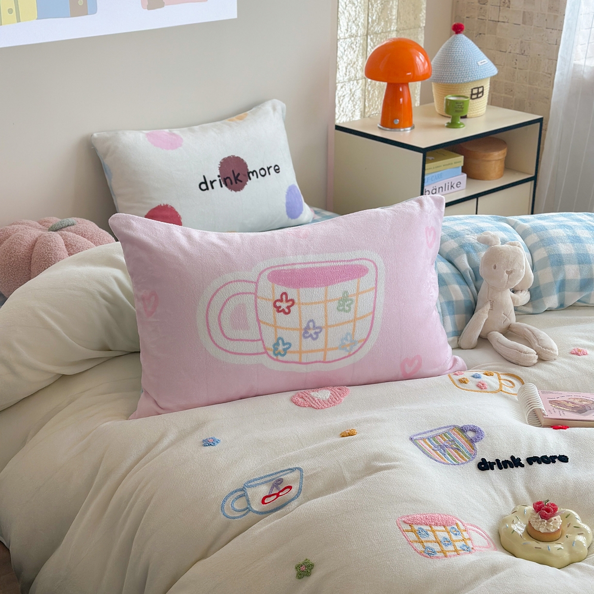 91家纺网 家纺一手货源 找家纺 美乐迪家纺 2025新款牛奶绒卡通绣花四件套 彩点杯语