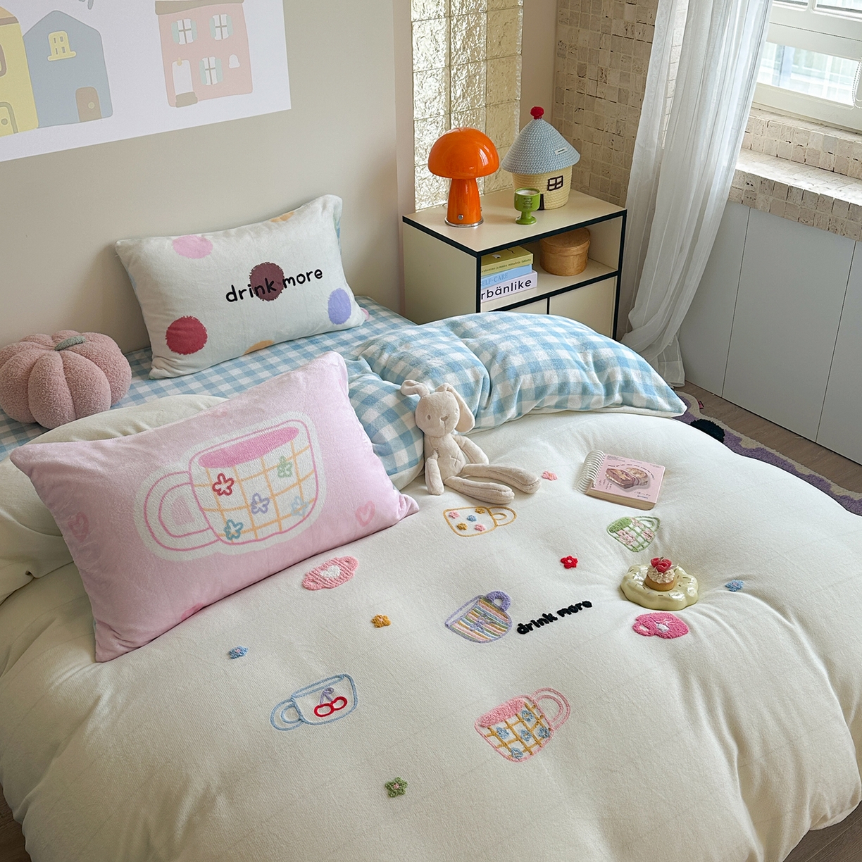 91家纺网 家纺一手货源 找家纺 美乐迪家纺 2025新款牛奶绒卡通绣花四件套 彩点杯语