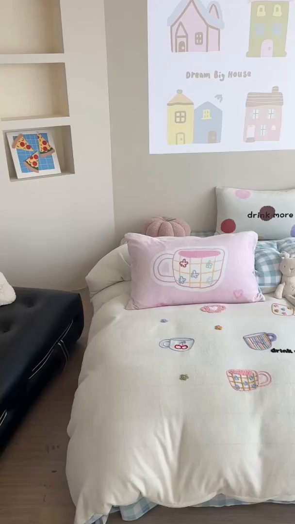 91家纺网 家纺一手货源 找家纺 美乐迪家纺 2025新款牛奶绒卡通绣花四件套 彩点杯语