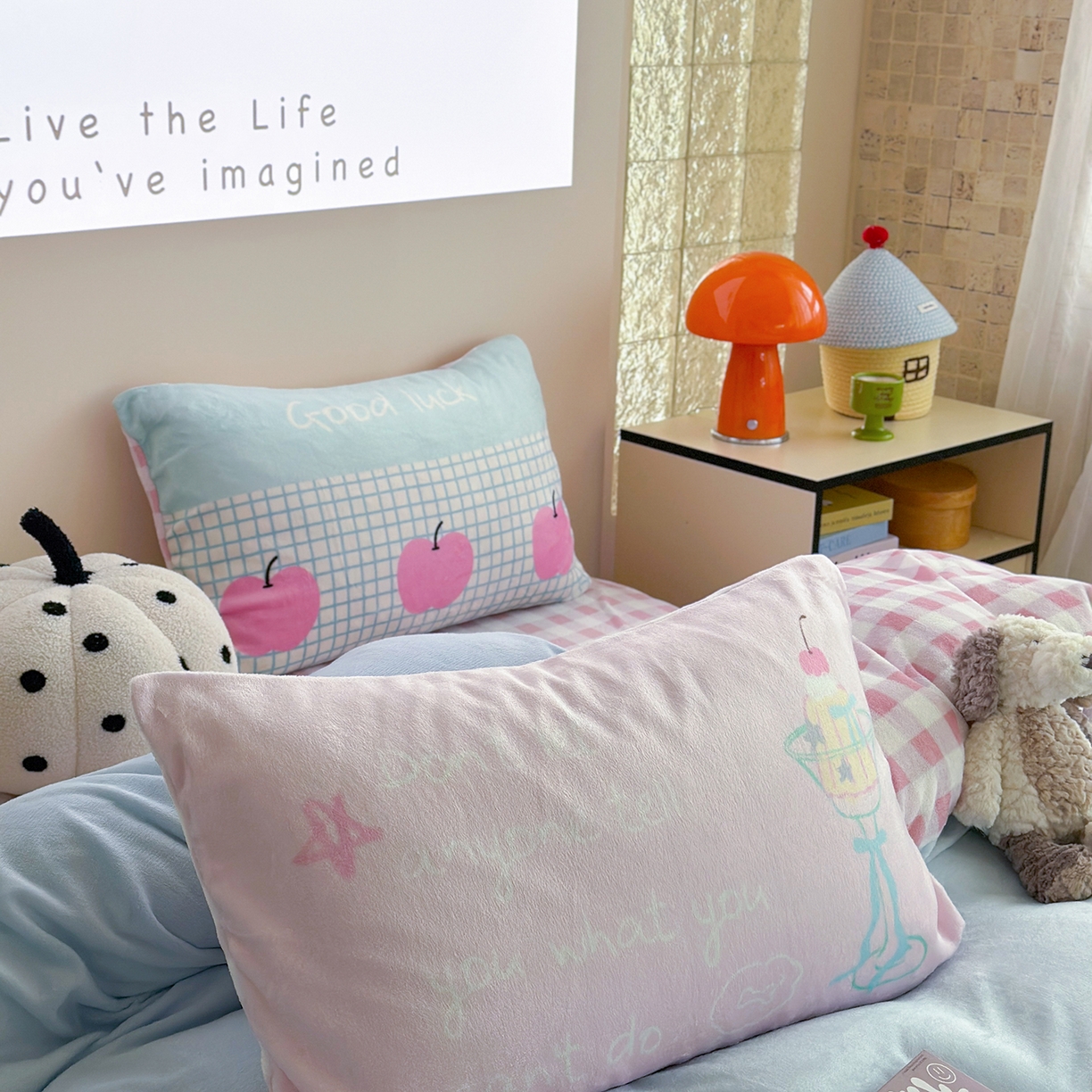 91家纺网 家纺一手货源 找家纺 美乐迪家纺 2025新款牛奶绒卡通绣花四件套 露丝的腊肠狗