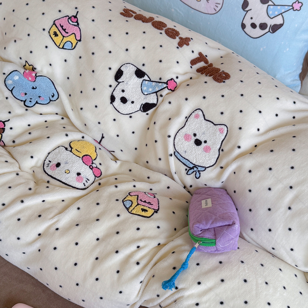 91家纺网 家纺一手货源 找家纺 美乐迪家纺 2025新款牛奶绒卡通绣花四件套 甜趣卡通