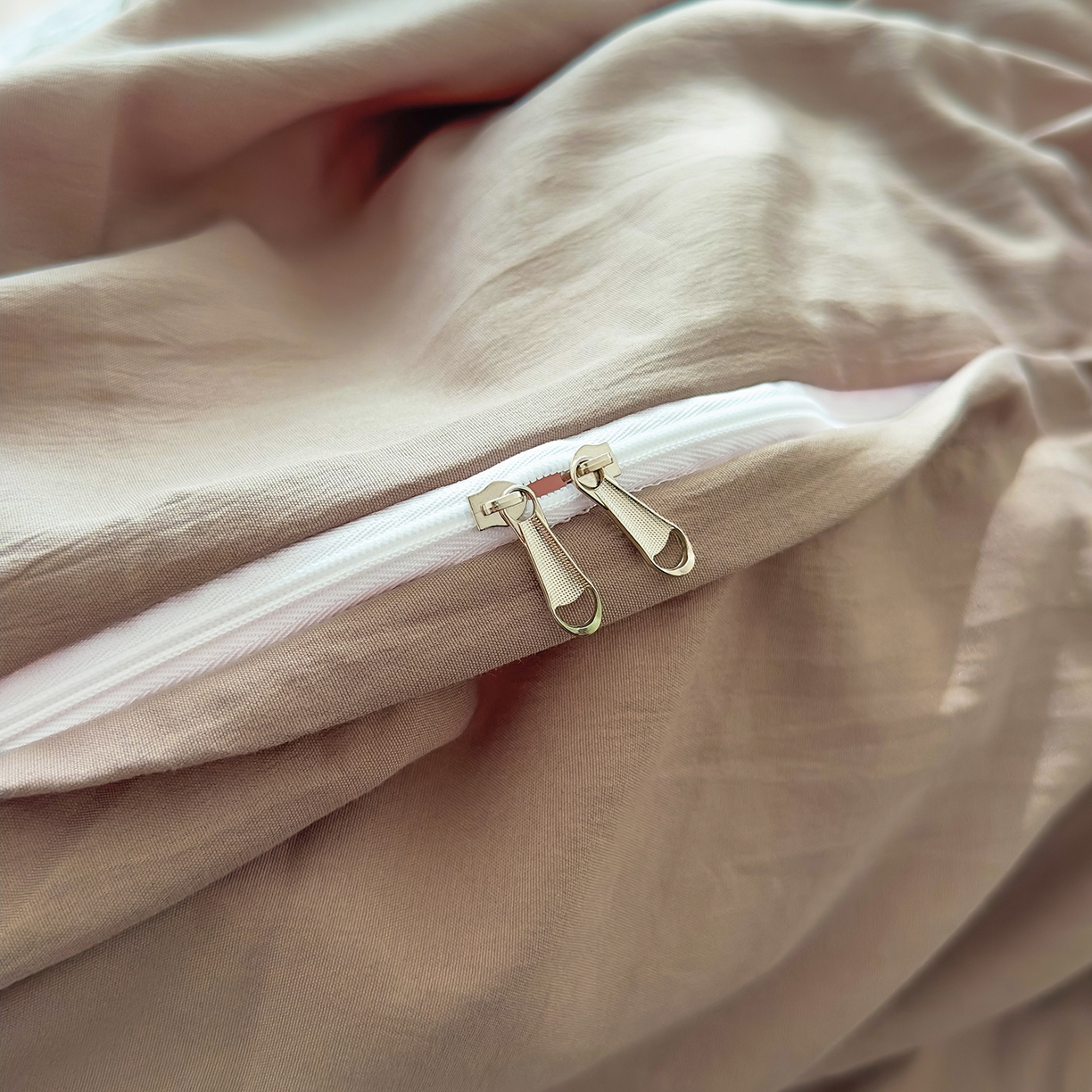 91家纺网 家纺一手货源 找家纺 灿哈 2025新款烫钻蕾丝花边水洗棉四件套 卡其咖