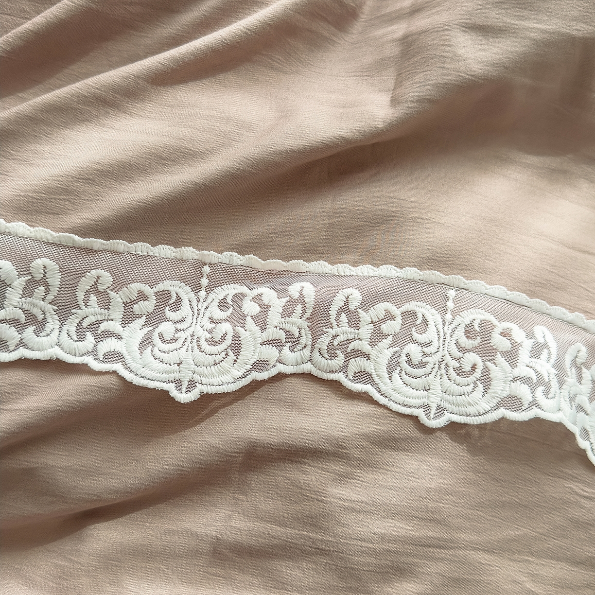 91家纺网 家纺一手货源 找家纺 灿哈 2025新款烫钻蕾丝花边水洗棉四件套 卡其咖