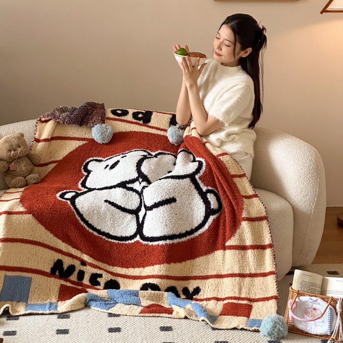 91家纺网 家纺一手货源 找家纺 Sweet dreams甜梦 2025新款轻奢高端毛球款半边绒针织毛毯 抱抱熊