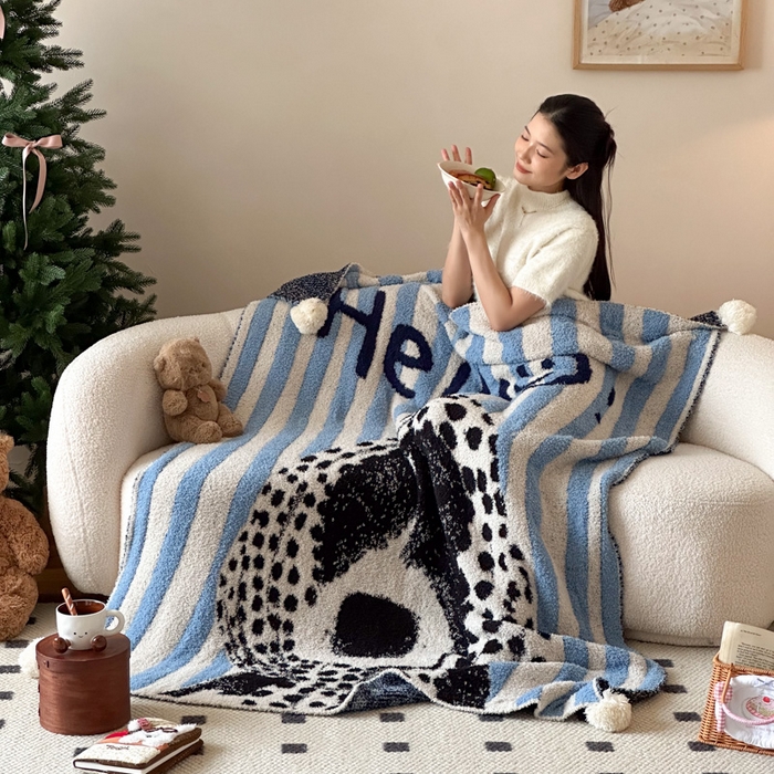 91家纺网 家纺一手货源 找家纺 Sweet dreams甜梦 2025新款轻奢高端毛球款半边绒针织毛毯 气质狗狗