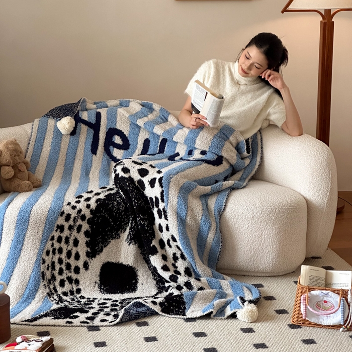 91家纺网 家纺一手货源 找家纺 Sweet dreams甜梦 2025新款轻奢高端毛球款半边绒针织毛毯 气质狗狗