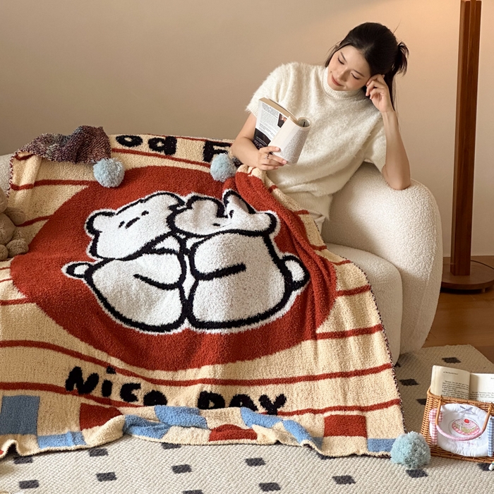 91家纺网 家纺一手货源 找家纺 Sweet dreams甜梦 2025新款轻奢高端毛球款半边绒针织毛毯 抱抱熊