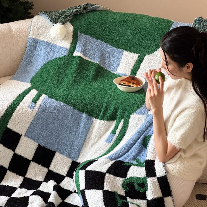 91家纺网 家纺一手货源 找家纺 Sweet dreams甜梦 2025新款轻奢高端毛球款半边绒针织毛毯 绿格子椅子