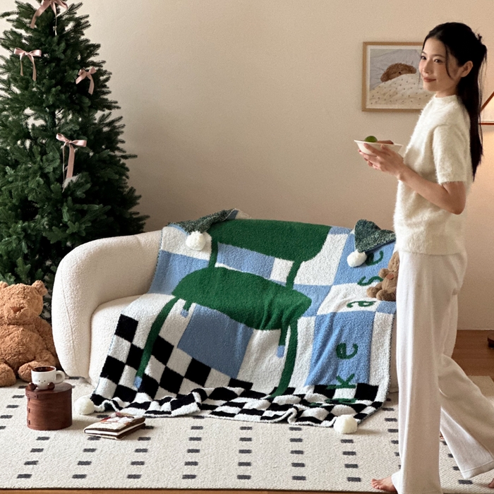 91家纺网 家纺一手货源 找家纺 Sweet dreams甜梦 2025新款轻奢高端毛球款半边绒针织毛毯 绿格子椅子