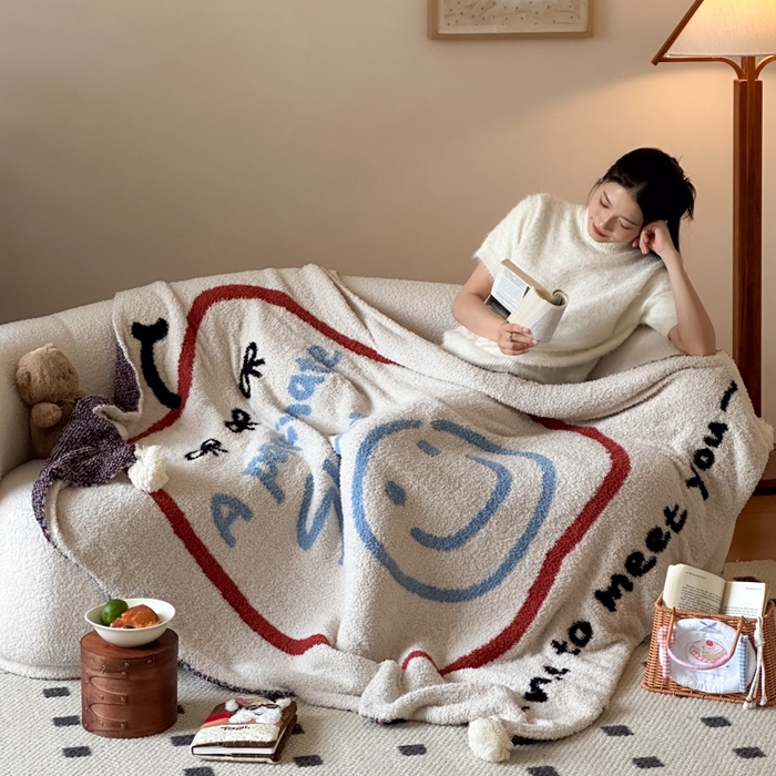 91家纺网 家纺一手货源 找家纺 Sweet dreams甜梦 2025新款轻奢高端毛球款半边绒针织毛毯 苹果笑脸