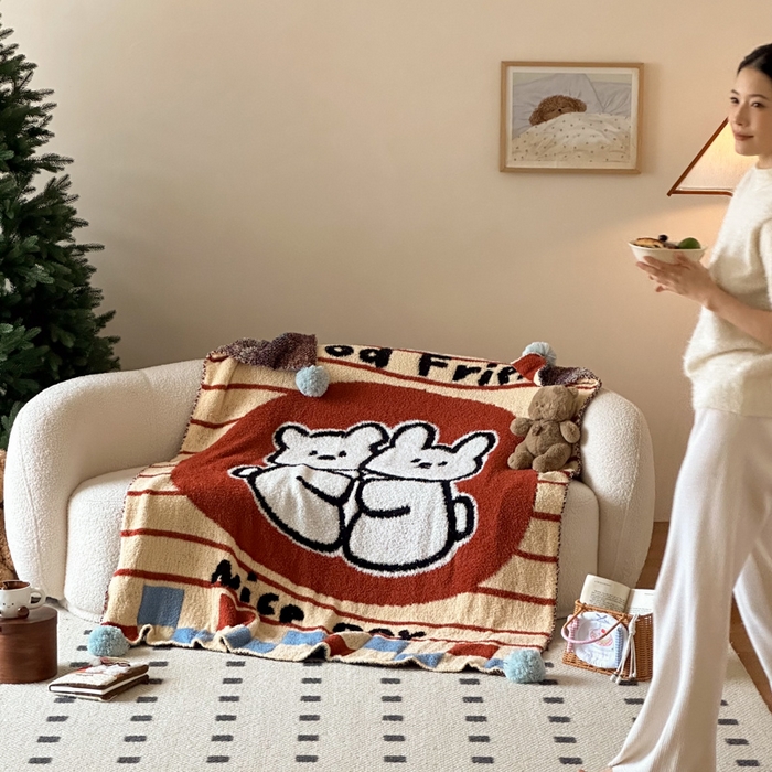 91家纺网 家纺一手货源 找家纺 Sweet dreams甜梦 2025新款轻奢高端毛球款半边绒针织毛毯 抱抱熊