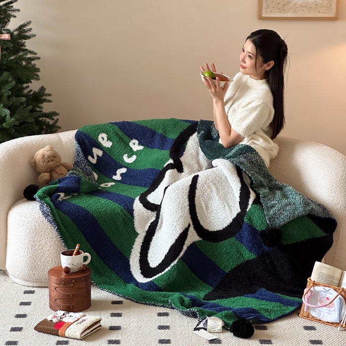 91家纺网 家纺一手货源 找家纺 Sweet dreams甜梦 2025新款轻奢高端毛球款半边绒针织毛毯 条纹花朵