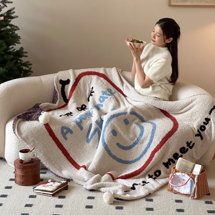 Sweet dreams甜梦 2025新款轻奢高端毛球款半边绒针织毛毯 苹果笑脸