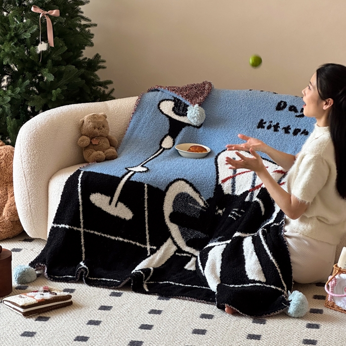 91家纺网 家纺一手货源 找家纺 Sweet dreams甜梦 2025新款轻奢高端毛球款半边绒针织毛毯 猫咪花瓶