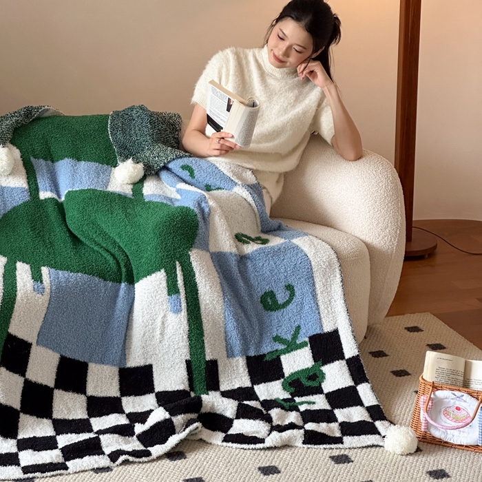 91家纺网 家纺一手货源 找家纺 Sweet dreams甜梦 2025新款轻奢高端毛球款半边绒针织毛毯 绿格子椅子