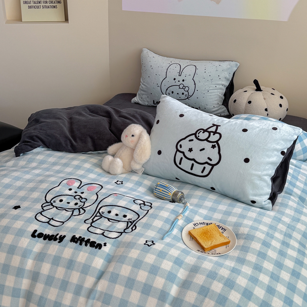 91家纺网 家纺一手货源 找家纺 美乐迪家纺 2025新款牛奶绒卡通绣花四件套 甜蜜伙伴