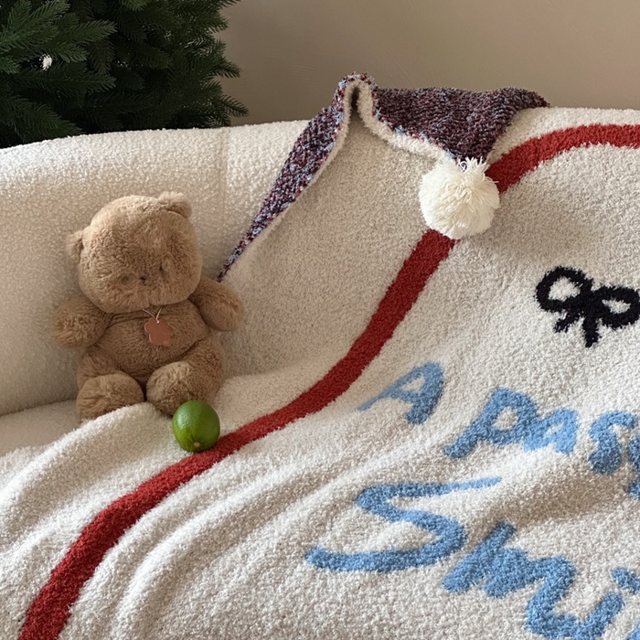 91家纺网 家纺一手货源 找家纺 Sweet dreams甜梦 2025新款轻奢高端毛球款半边绒针织毛毯 苹果笑脸