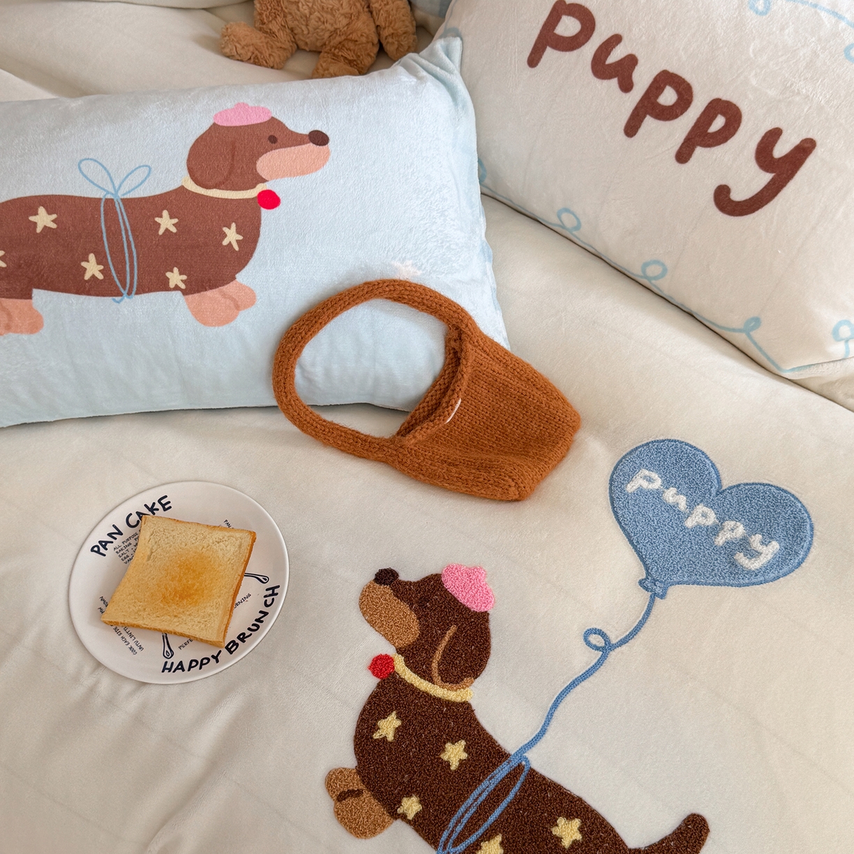 91家纺网 家纺一手货源 找家纺 美乐迪家纺 2025新款牛奶绒卡通绣花四件套 气球腊肠狗