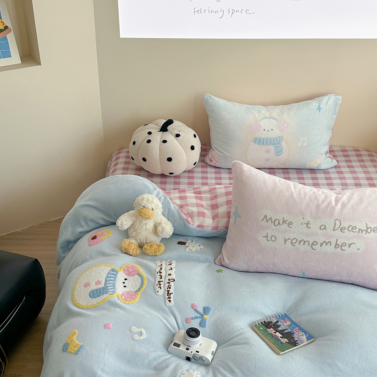 91家纺网 家纺一手货源 找家纺 美乐迪家纺 2025新款牛奶绒卡通绣花四件套 雪人童话