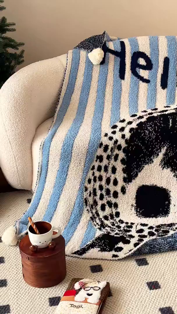 91家纺网 家纺一手货源 找家纺 Sweet dreams甜梦 2025新款轻奢高端毛球款半边绒针织毛毯 气质狗狗