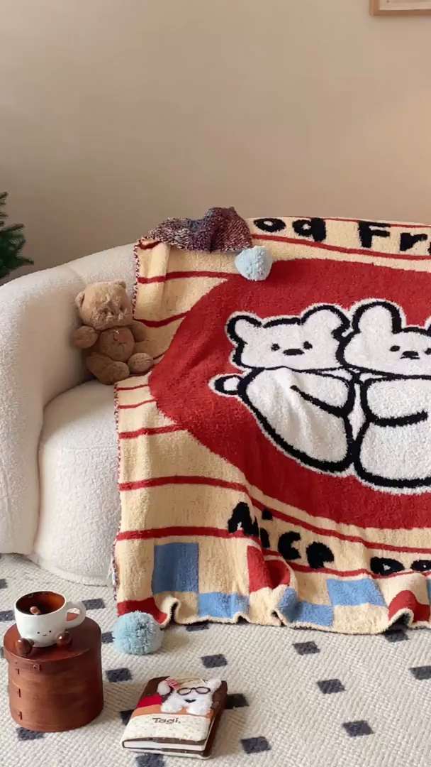 91家纺网 家纺一手货源 找家纺 Sweet dreams甜梦 2025新款轻奢高端毛球款半边绒针织毛毯 抱抱熊