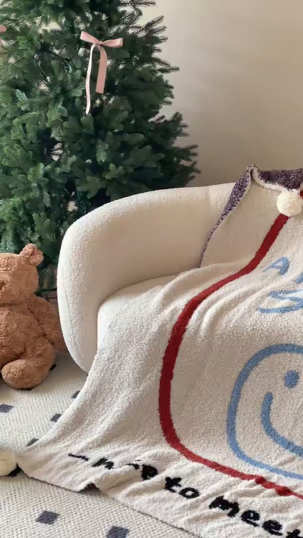 91家纺网 家纺一手货源 找家纺 Sweet dreams甜梦 2025新款轻奢高端毛球款半边绒针织毛毯 苹果笑脸