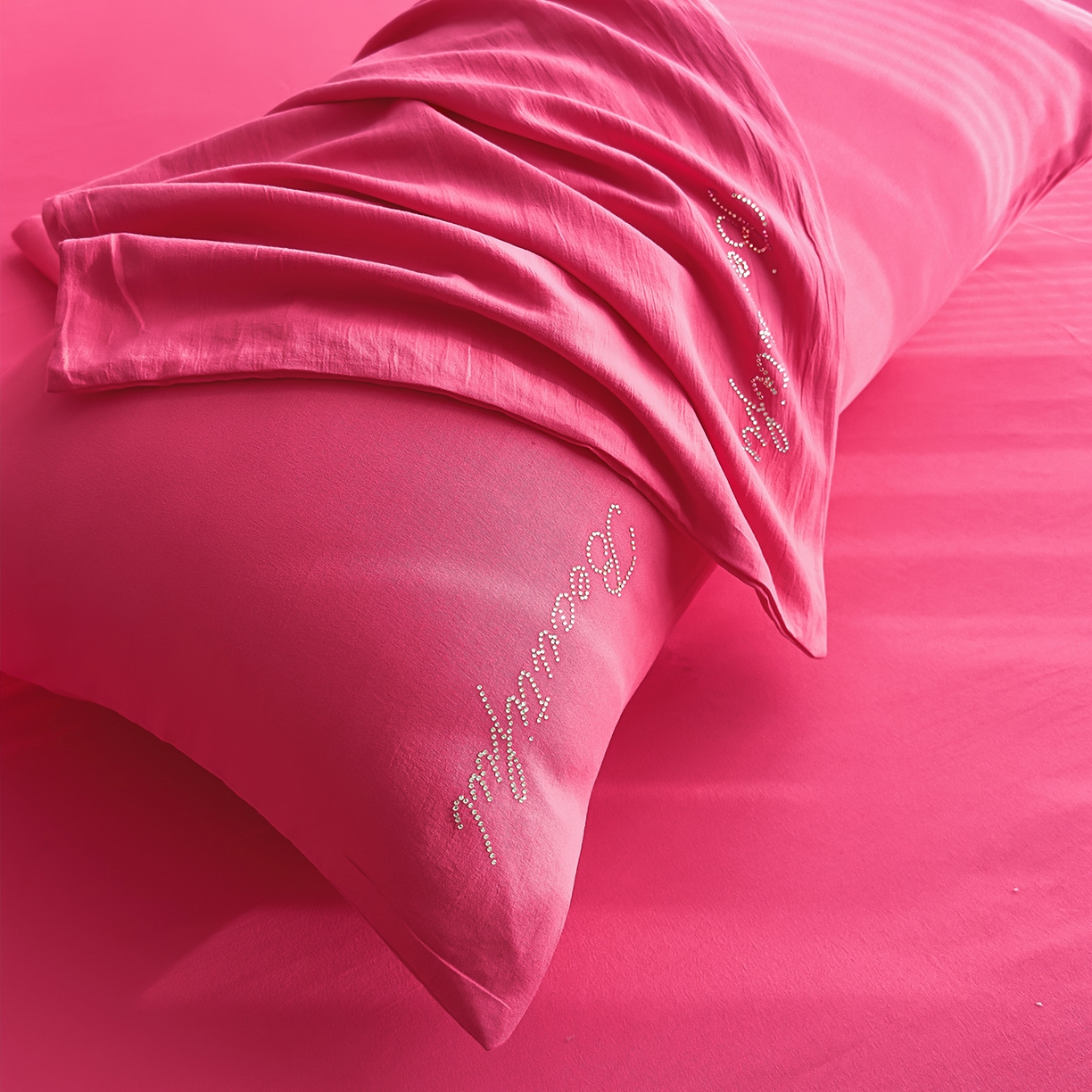 91家纺网 家纺一手货源 找家纺 灿哈 2025新款烫钻蕾丝花边水洗棉四件套 玫瑰红