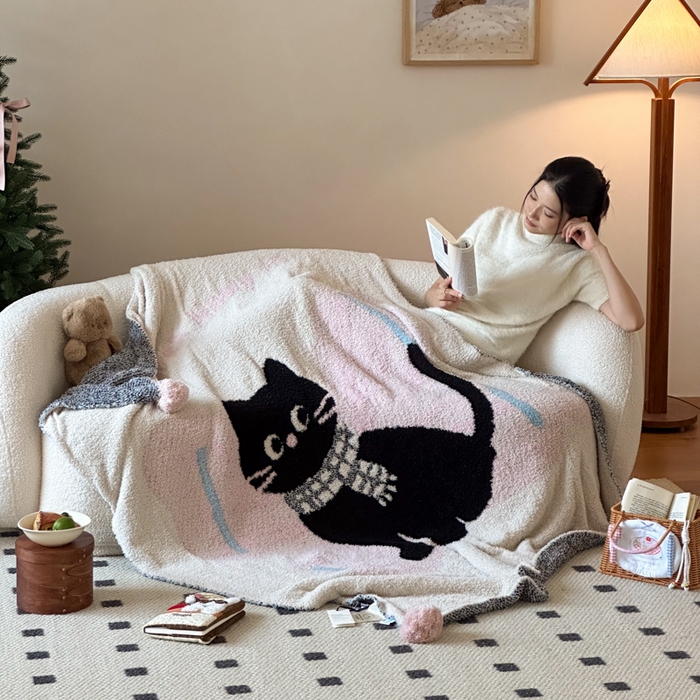 91家纺网 家纺一手货源 找家纺 Sweet dreams甜梦 2025新款轻奢高端毛球款半边绒针织毛毯 黑猫的梦想