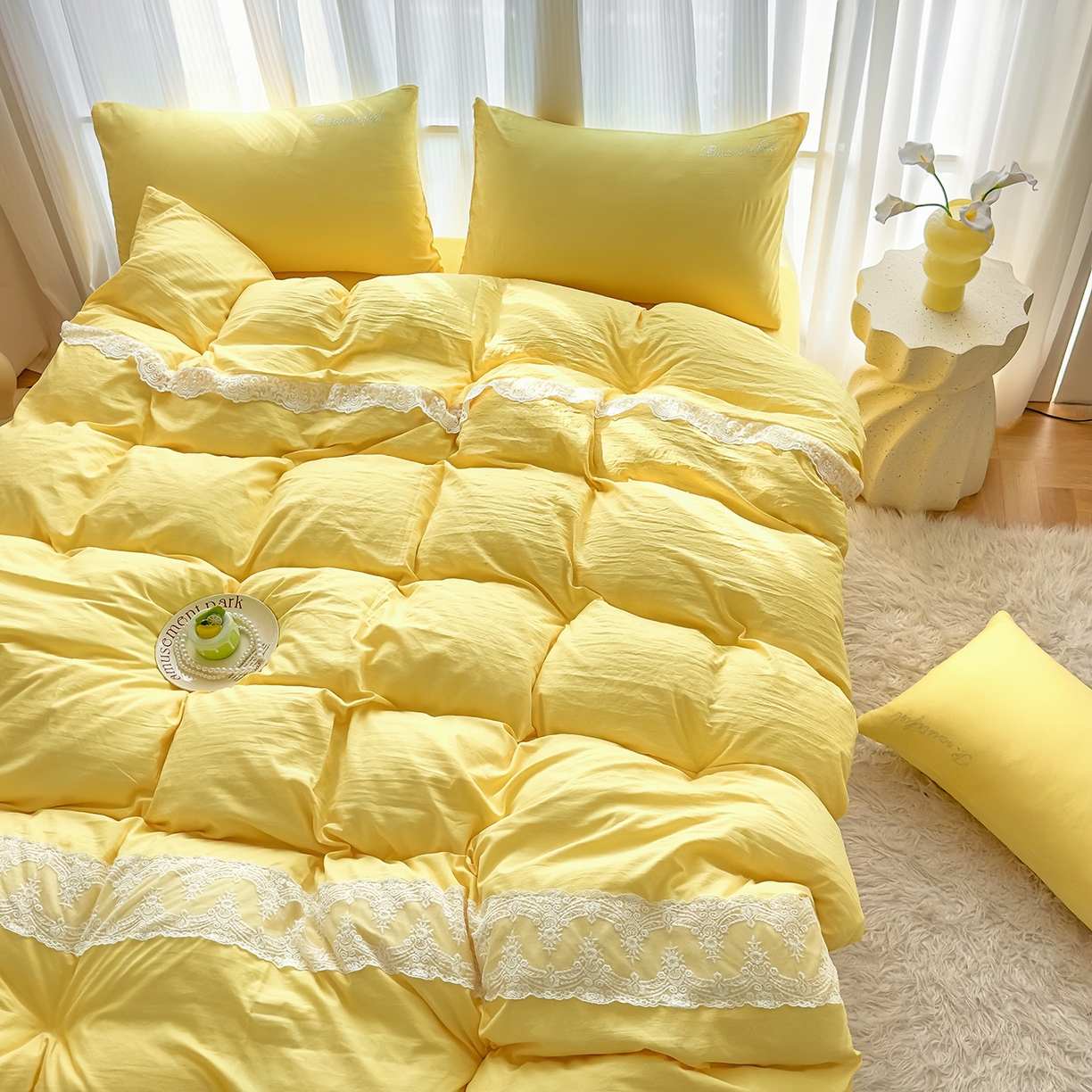 91家纺网 家纺一手货源 找家纺 灿哈 2025新款烫钻蕾丝花边水洗棉四件套 柠檬黄