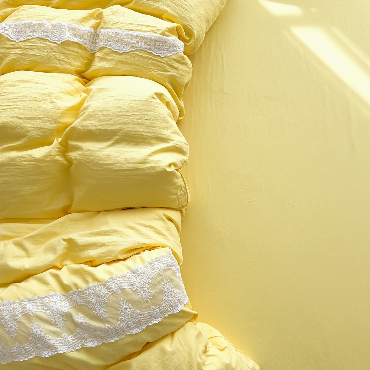 91家纺网 家纺一手货源 找家纺 灿哈 2025新款烫钻蕾丝花边水洗棉四件套 柠檬黄