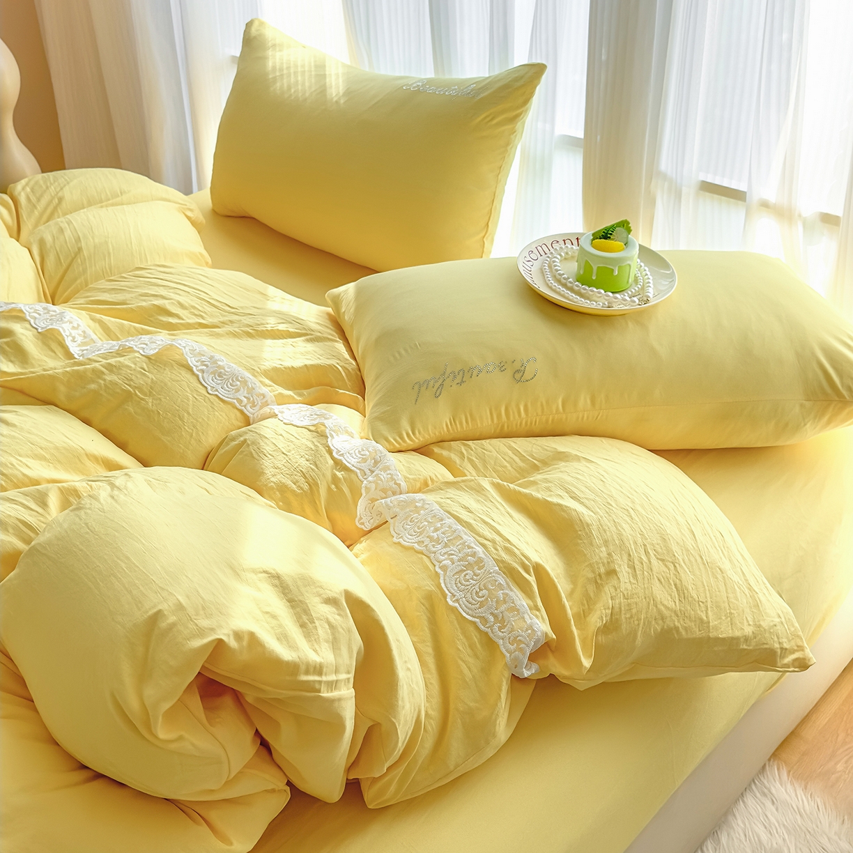 91家纺网 家纺一手货源 找家纺 灿哈 2025新款烫钻蕾丝花边水洗棉四件套 柠檬黄