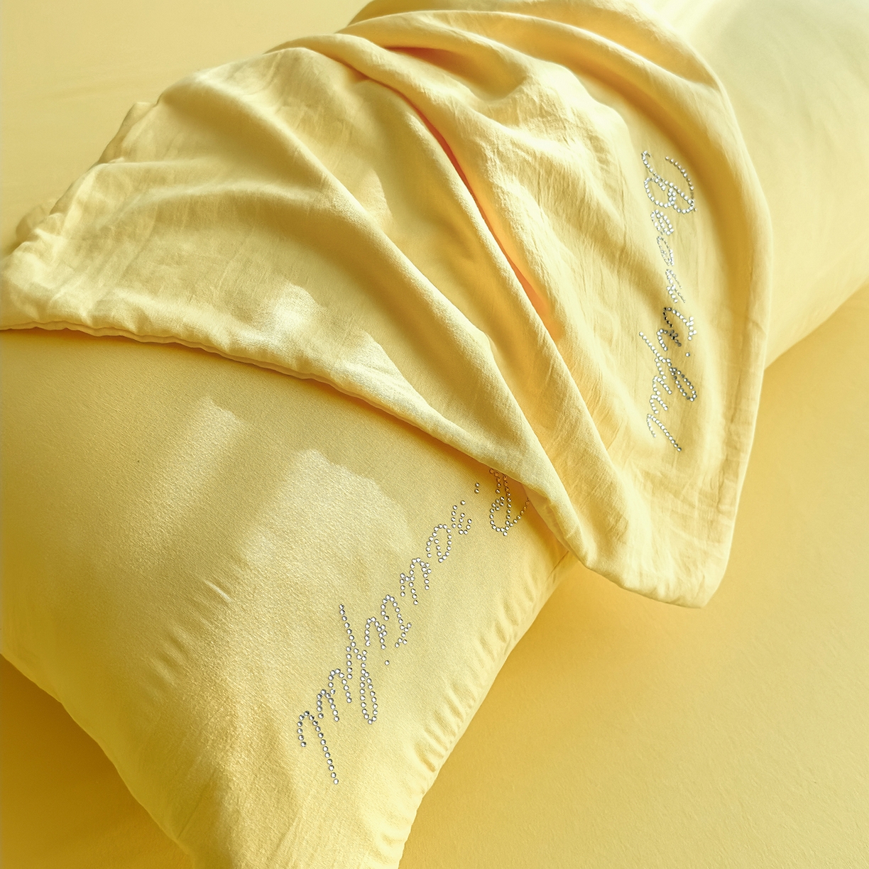 91家纺网 家纺一手货源 找家纺 灿哈 2025新款烫钻蕾丝花边水洗棉四件套 柠檬黄