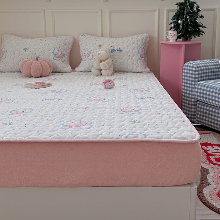 91家纺网 家纺一手货源 找家纺 （总）Sweet dreams甜梦 2025新款高克重牛奶绒印花夹棉床笠