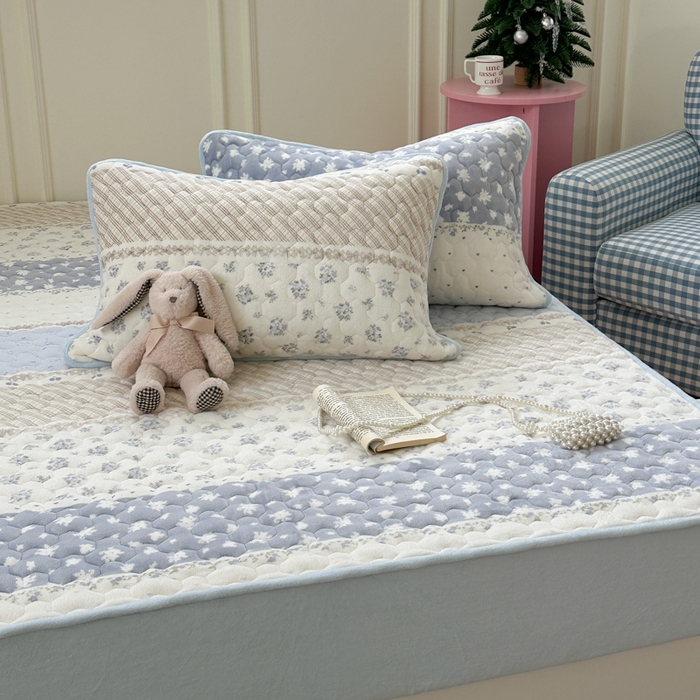 91家纺网 家纺一手货源 找家纺 Sweet dreams甜梦 2025新款高克重牛奶绒印花夹棉床笠 条纹花花