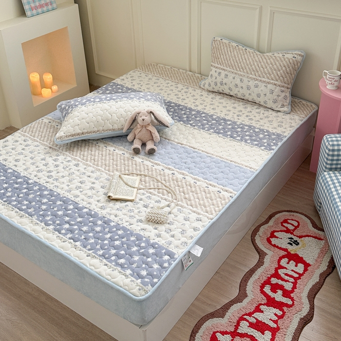 91家纺网 家纺一手货源 找家纺 Sweet dreams甜梦 2025新款高克重牛奶绒印花夹棉床笠 条纹花花