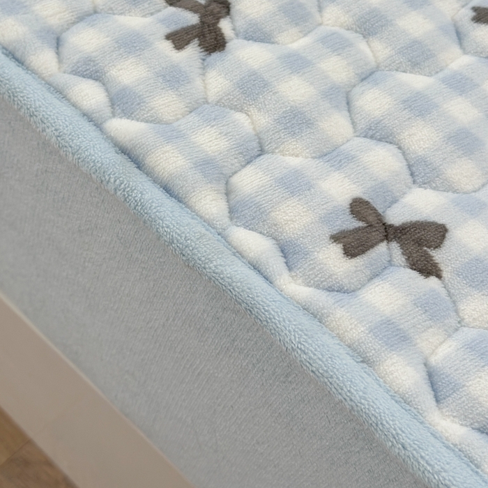 91家纺网 家纺一手货源 找家纺 Sweet dreams甜梦 2025新款高克重牛奶绒印花夹棉床笠 蓝色蝴蝶结