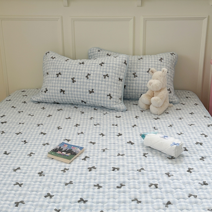 91家纺网 家纺一手货源 找家纺 Sweet dreams甜梦 2025新款高克重牛奶绒印花夹棉床笠 蓝色蝴蝶结