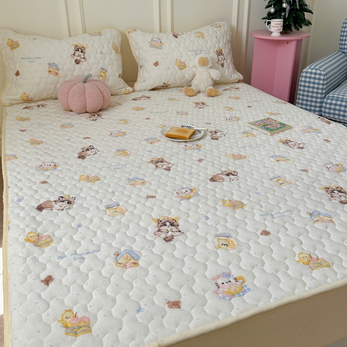91家纺网 家纺一手货源 找家纺 Sweet dreams甜梦 2025新款高克重牛奶绒印花夹棉床笠 蛋糕猫猫