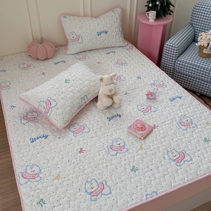 91家纺网 家纺一手货源 找家纺 Sweet dreams甜梦 2025新款高克重牛奶绒印花夹棉床笠 斑点狗狗