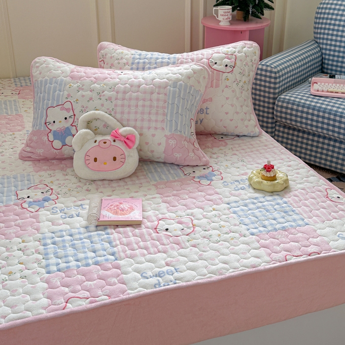 91家纺网 家纺一手货源 找家纺 Sweet dreams甜梦 2025新款高克重牛奶绒印花夹棉床笠 粉色猫猫