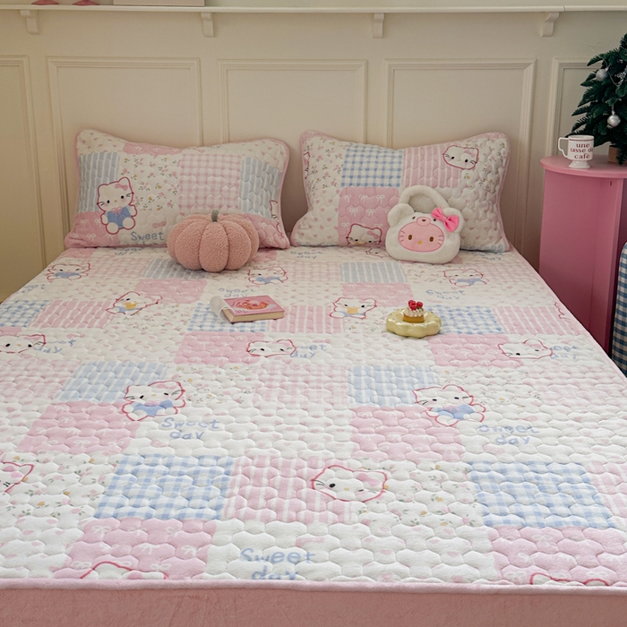 91家纺网 家纺一手货源 找家纺 Sweet dreams甜梦 2025新款高克重牛奶绒印花夹棉床笠 粉色猫猫