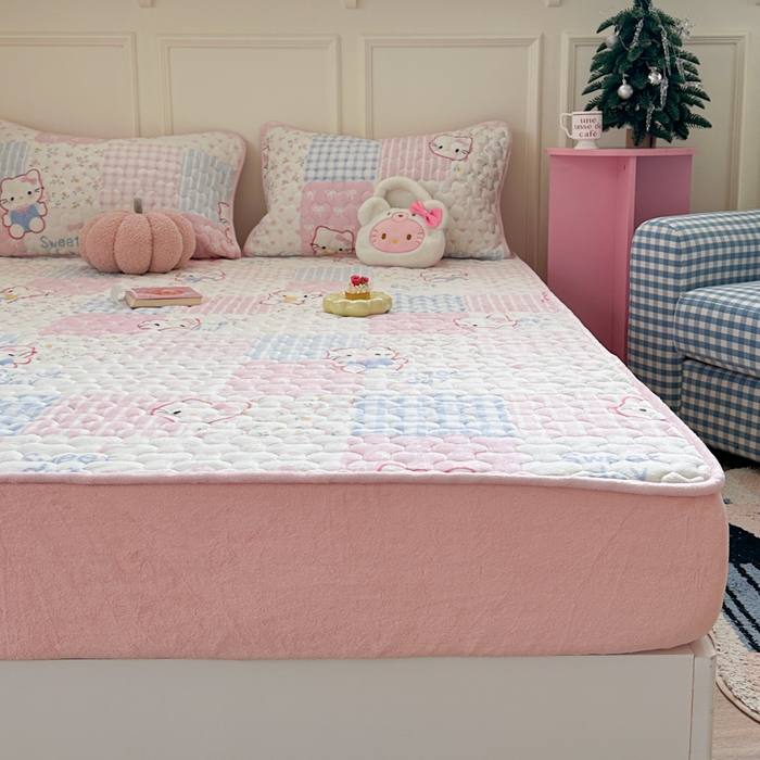 91家纺网 家纺一手货源 找家纺 Sweet dreams甜梦 2025新款高克重牛奶绒印花夹棉床笠 粉色猫猫