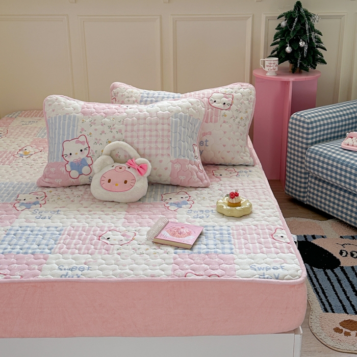 91家纺网 家纺一手货源 找家纺 Sweet dreams甜梦 2025新款高克重牛奶绒印花夹棉床笠 粉色猫猫