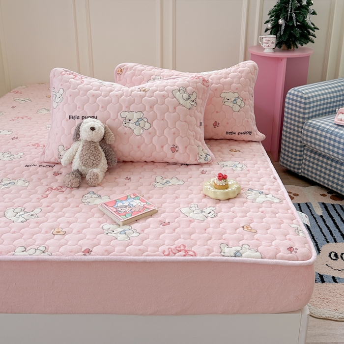 91家纺网 家纺一手货源 找家纺 Sweet dreams甜梦 2025新款高克重牛奶绒印花夹棉床笠 小白