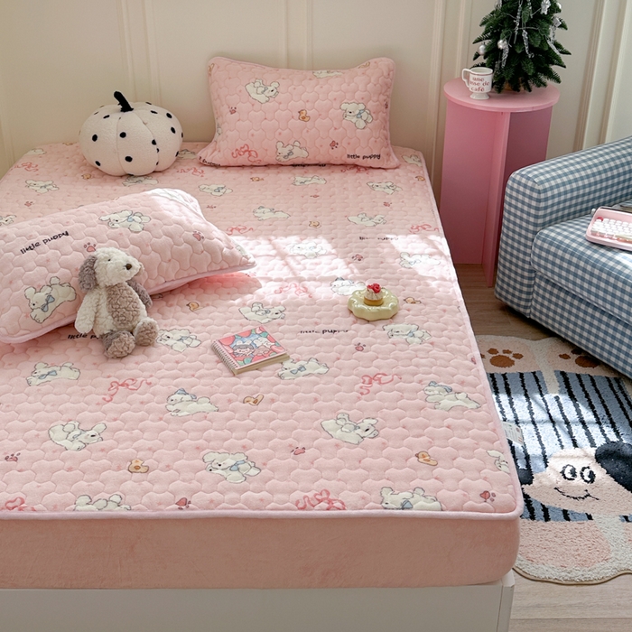 91家纺网 家纺一手货源 找家纺 Sweet dreams甜梦 2025新款高克重牛奶绒印花夹棉床笠 小白