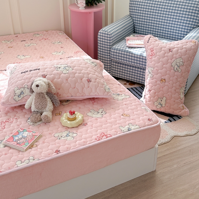 91家纺网 家纺一手货源 找家纺 Sweet dreams甜梦 2025新款高克重牛奶绒印花夹棉床笠 小白