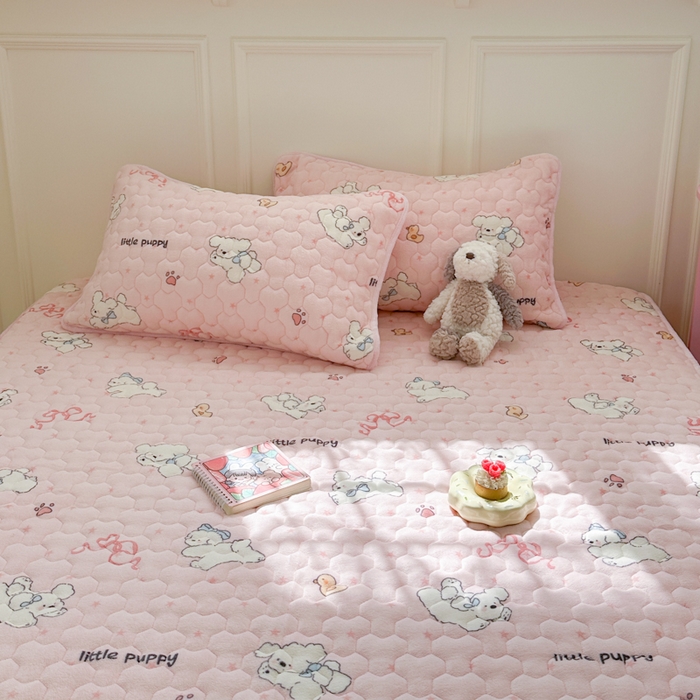 91家纺网 家纺一手货源 找家纺 Sweet dreams甜梦 2025新款高克重牛奶绒印花夹棉床笠 小白